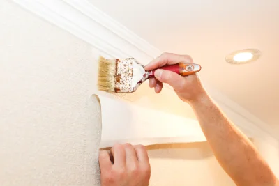 Pose de papier peint au Vaudoué — revêtements muraux et toiles de verre